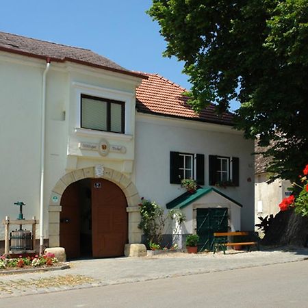 Winzerzimmer - Weingut Tinhof Eisenstadt Ngoại thất bức ảnh
