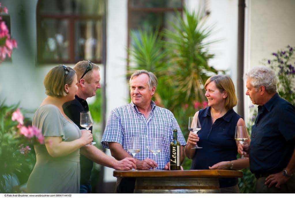 Winzerzimmer - Weingut Tinhof Eisenstadt Ngoại thất bức ảnh