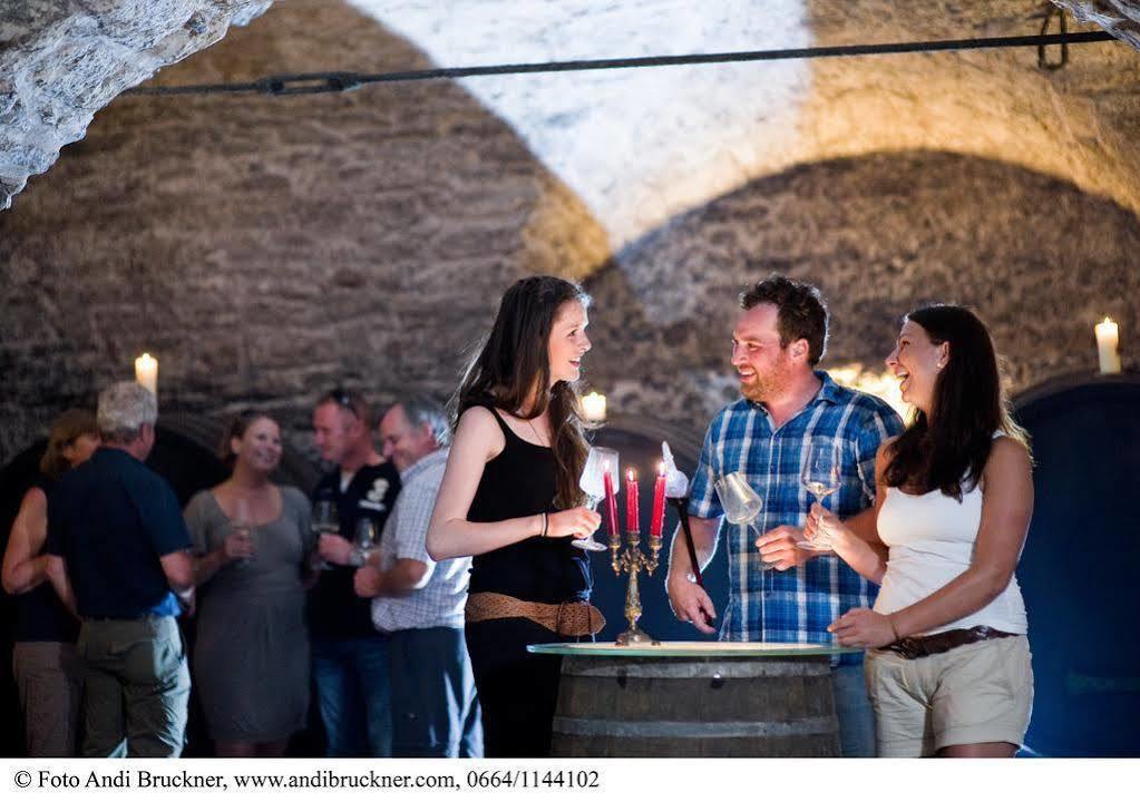 Winzerzimmer - Weingut Tinhof Eisenstadt Ngoại thất bức ảnh
